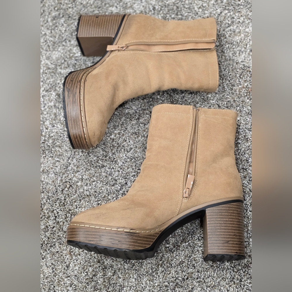 TORRID Chunky Platform Tan Lug Bootie Sz 8.5 WW - Picture 11 of 12
